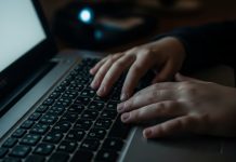 Ampliaron la imputación contra el líder de una red de explotación sexual que engañaba a sus víctimas por redes sociales