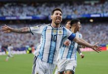 El gesto de Messi con una figura de Argelia que enterneció las redes sociales tras el triunfo de Argentina en el Mundial
