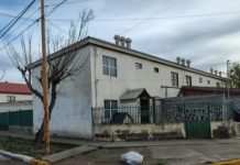 Encerrados, denustridos y golpeados: detuvieron a una madre y su pareja por maltrato infantil en Santa Cruz