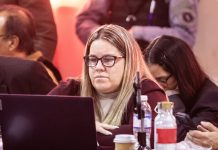 Sentada junto a los defensores: quién es Elizabeth Cutaia, la imputada que ejerce su propia defensa en el juicio por Loan