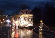 Brutal choque entre un camión y un micro que llevaba turistas a las Cataratas del Iguazú: hay más de 40 heridos