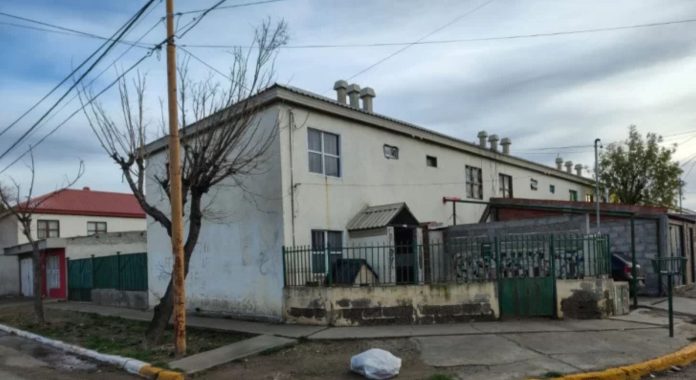 Dictaron prisión preventiva para la pareja que tenía cautivos a dos hermanos de 7 y 5 años en Santa Cruz