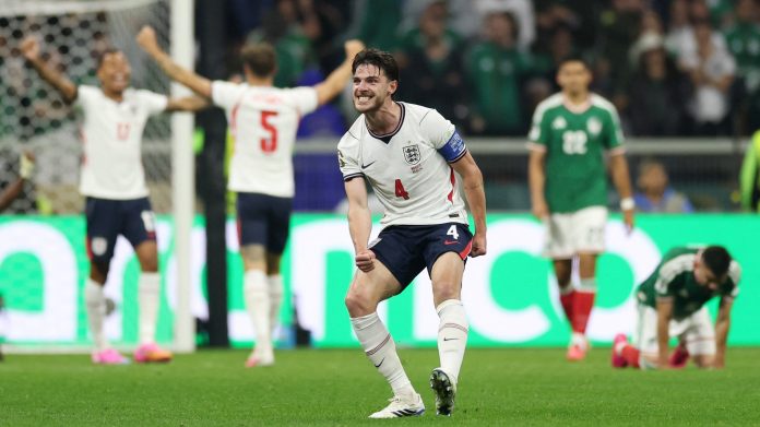 La broma pesada de una figura de Inglaterra: fingió una lesión durante los festejos en el vestuario y preocupó a su entrenador