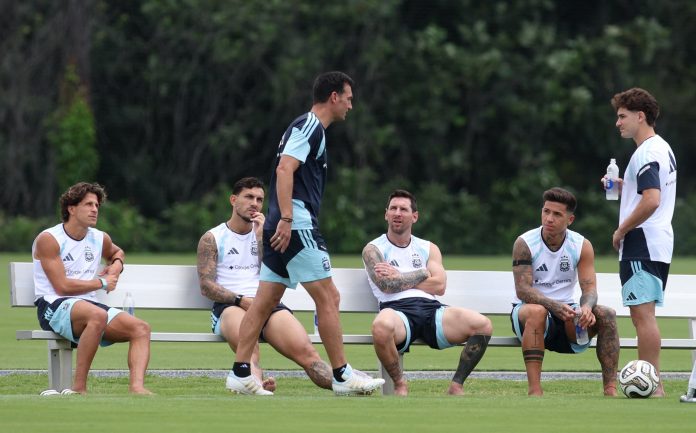 La prueba final: Scaloni evaluará a los futbolistas y definirá el equipo en el último entrenamiento antes de jugar contra España
