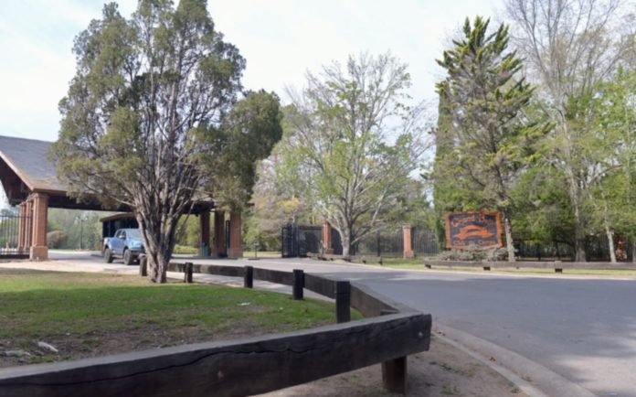Un hombre aprovechó que su vecino estaba de viaje e invadió la casa de su vecino en un barrio cerrado de La Plata