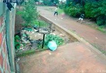 Video escalofriante: una niña de 7 años fue raptada por un adolescente e investigan un presunto intento de abuso
