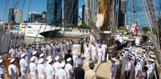 La Fragata Libertad llegó a Buenos Aires tras una travesía de seis meses: el emotivo reencuentro entre los marineros y sus familias