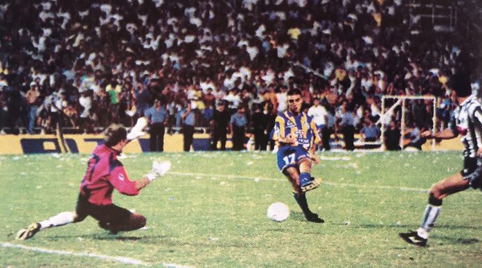 A 30 años de la increíble hazaña de Rosario Central: remontó un 0-4 y logró su primer título internacional