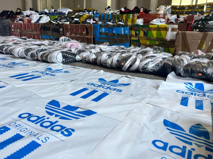 Operativos millonarios por indumentaria trucha: hay ocho detenidos y secuestraron 8