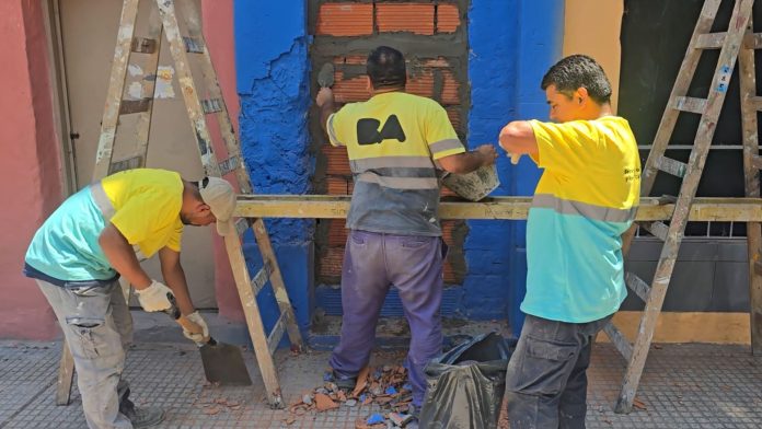 Video: intentaron usurpar una casa de La Boca con peligro de derrumbe y fueron detenidos