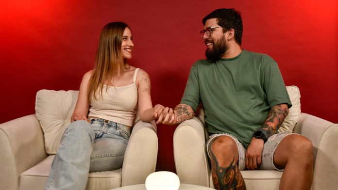 Amores que cruzan el mapa: intensidad venezolana, desconfianza argentina y un match inesperado que se convirtió en hogar