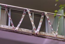 Brutal accidente en Belgrano: tomaba una gaseosa en una cafetería y le cayó una placa de vidrio en la cabeza