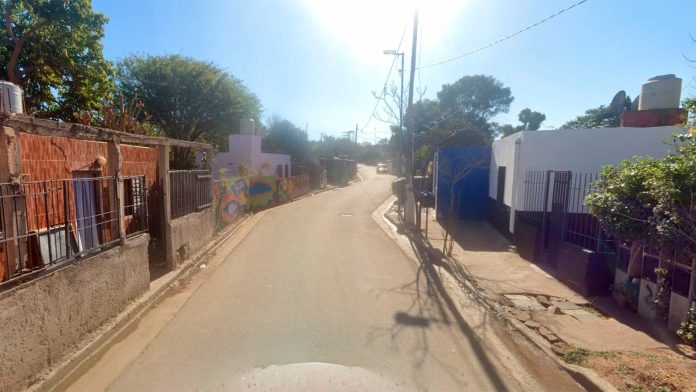 Córdoba: un hombre murió al chocar contra una casa cuando huía en una moto robada