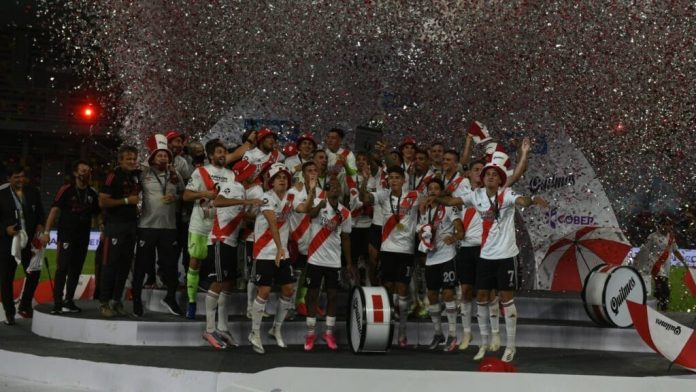 “Es difícil decirle que no a River”: furor por la frase de un delantero surgido en el Millonario que juega en Europa