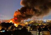 Explotó una fábrica en San Fernando y provocó un importante incendio: diez dotaciones de bomberos trabajan en el lugar