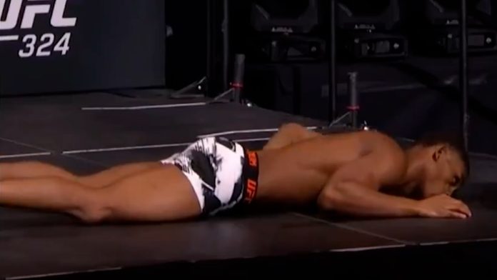 Impactante: un luchador de UFC colapsó tras el pesaje y se desplomó en el escenario