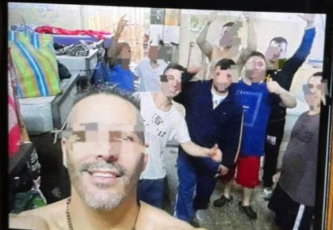 La historia de la foto fake de presos que los estafadores de Santa Clara le enviaron a sus víctimas para burlarse