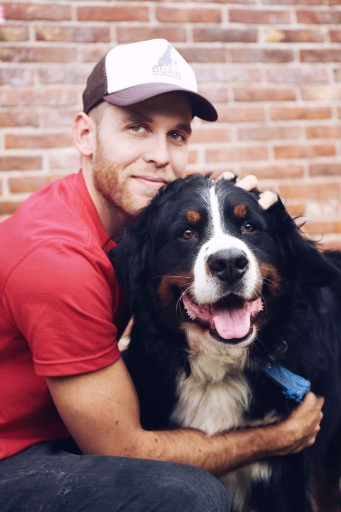 Mi vida, mi oficio: “Era electricista de obra en el negocio familiar y dejé todo para convertirme en educador canino”