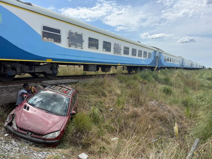 Murió uno de los jóvenes que viajaba en el auto que fue arrollado por un tren en Mar del Plata