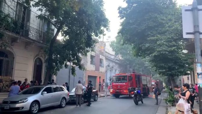 Se incendió un edificio en Monserrat y tuvieron que evacuar a 70 personas: hubo tres atenciones urgentes
