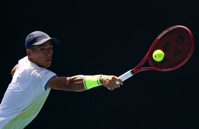 Sebastián Báez se despidió del Australian Open tras caer ante Luciano Darderi: los únicos dos argentinos que sigue en carrera