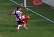 Un claro penal no cobrado a River Plate volvió a favorecer al equipo del Chiqui Tapia