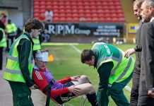 Un fanático fue condenado a prisión por desfigurar el rostro de un jugador en Escocia