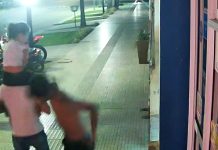 Un hombre con problemas de salud mental agredió a un padre y a su hija en plena calle y terminó internado