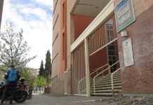 Un hombre golpeó a su pareja delante de sus hijos hasta dejarla sin poder moverse