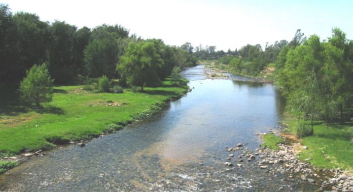 Un hombre se arrojó al río a nadar con su hijo y murió ahogado en Córdoba