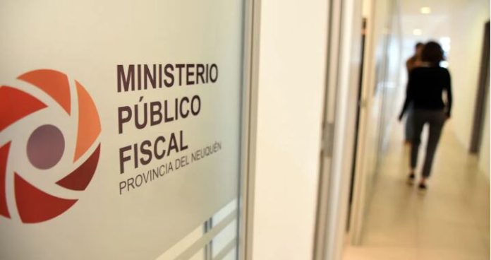 Acusaron a una mujer por la muerte de su bebé de un año: lo descuidó y se ahogó en un balde de 20 litros