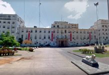 Caminaba con su novia por Morón y dos vendedores ambulantes lo insultaron y lo invitaron a pelear: sería un boxeador