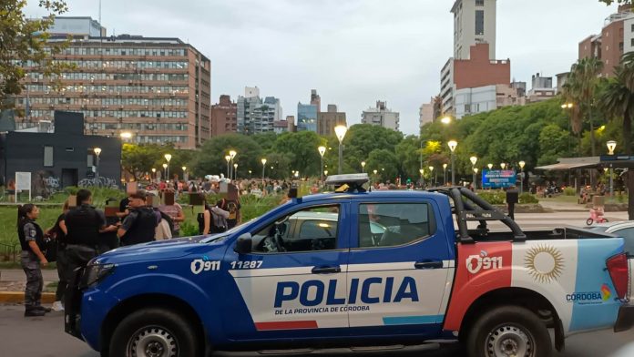 Córdoba: detuvieron a un hombre acusado de estafar a 20 personas con un viaje al Carnaval de Jujuy