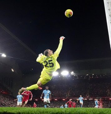 De un increíble tiro libre a la imposible atajada de Donnarumma a Mac Allister: el dramático triunfo del City ante el Liverpool