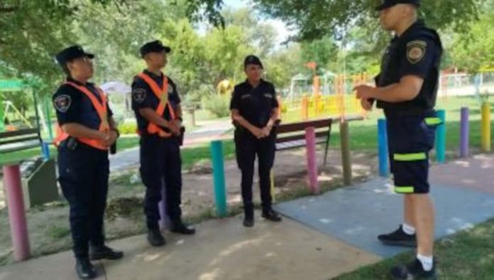 Dos aspirantes a policía le salvaron la vida a una beba de 8 meses que se atragantó en un camping de Córdoba