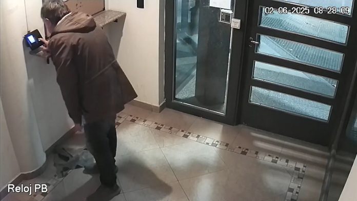 Echaron de su empleo público al hijo de un ex gobernador de Neuquén por “ñoqui”: el video que lo muestra fichando y escapando