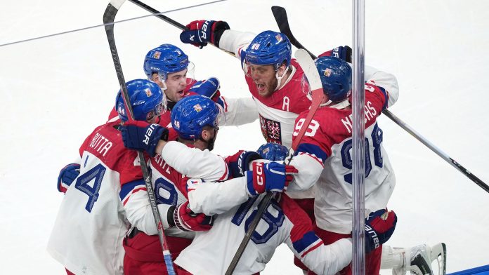 El gol ilegal que generó polémica en los cuartos de final de hockey sobre hielo de los Juegos Olímpicos de Invierno
