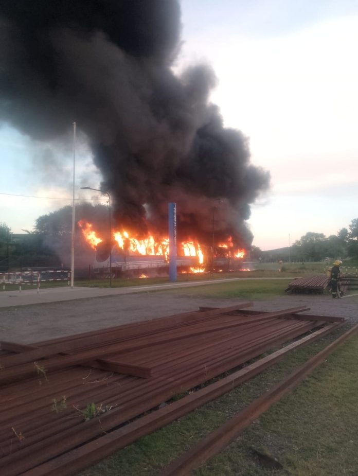 En pleno viaje, se incendiaron dos vagones del Tren de las Sierras de Córdoba