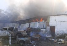 Impresionante incendio en un predio que pertenece a la Policía Federal en Barracas