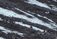 Otro impactante operativo en el Aconcagua: un andinista japonés fue rescatado con vida tras caer más de 300 metros