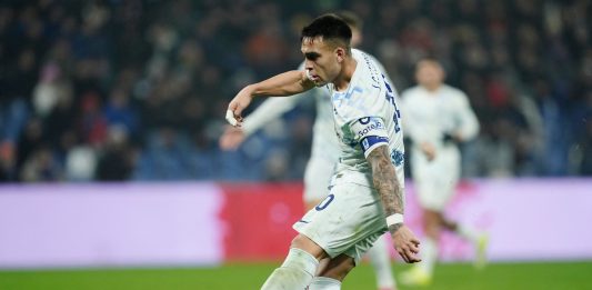 Pecho y zurdazo: el grito de Lautaro Martínez en la goleada del Inter de Milán, líder de la Serie A de Italia