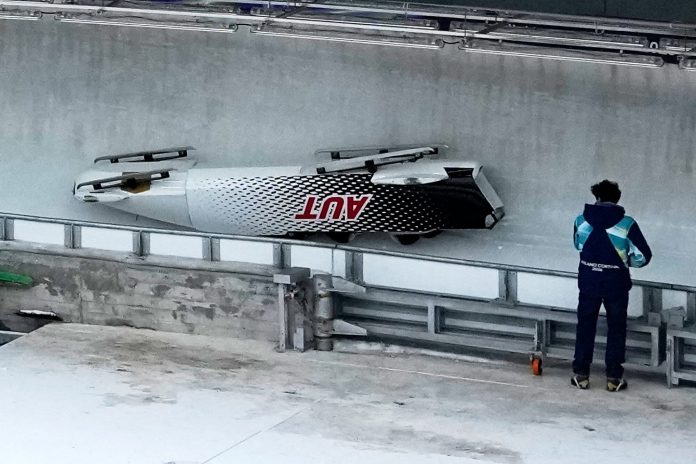 Preocupante accidente de un equipo de Bobsleigh en los Juegos Olímpicos de Invierno: vuelco a 117 km/H y 15 minutos de tensión