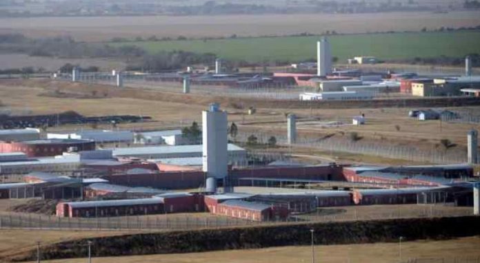 Querían ingresar droga a un penal de Córdoba oculta en un cargamento de limones y fueron descubiertos