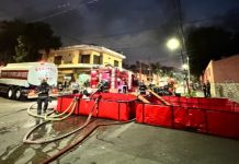 Se incendió una fábrica de telas en Valentín Alsina y más de 120 bomberos trabajaron en el lugar