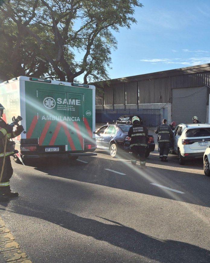 Triple choque en la Costanera porteña: asistieron a cuatro personas y trasladaron a un hombre a un hospital