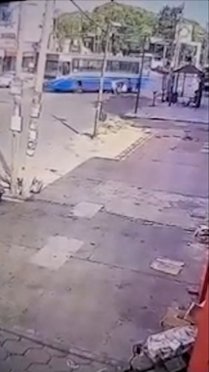 Un colectivero arrolló y mató a una nena de 4 años en La Matanza: el video de la tragedia