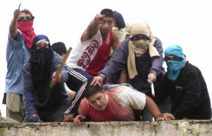 A 30 años del motín de Sierra Chica: empanadas de carne humana, fútbol con la cabeza de un preso y una jueza en peligro