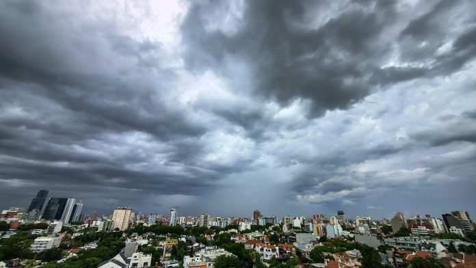 Con el regreso de las lluvias, cómo estará el tiempo en el AMBA este lunes y martes feriado