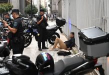 Detuvieron a un sospechoso de nacionalidad chilena por robar en oficinas del Microcentro y romper un blindex para escapar