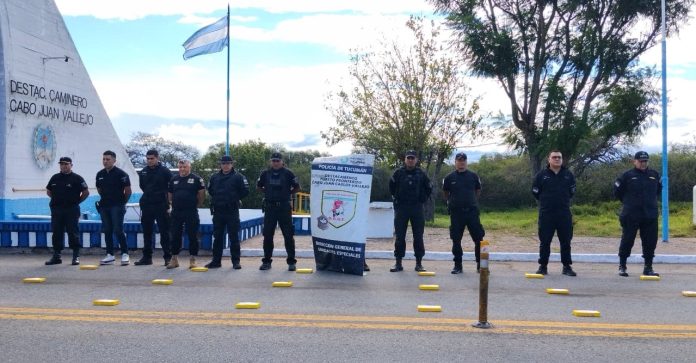 Dos personas dejaron dos mochilas con más de 25 kilos de cocaína y escaparon en Tucumán: la droga fue incautada por la policía